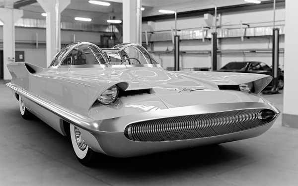 Голямо предимство на старите концепции е, че те обикновено са напълно функционални. Тогава хората все още не са мислили, че футуристичните машини могат просто да бъдат декларирани и не е необходимо да работят, а самата кола трябва да се движи. Благодарение на това великолепният Lincoln Futura от 1954 г. има много интересна съдба.
Първоначално тази концепция е изключително за дизайн - един от първите на космическа тема, използвайки огромни килове и заменяйки обичайния покрив с двойна прозрачна кабина, като в самолет. Компонентите на производствения модел на Ford и Lincoln позволяват на концепта да се задвижи напълно, така че няколко години по-късно колата участва в мелодрамата It Started with a Kiss и след това е продадена на тунинг експерта Джордж Барис за символичния 1 долар, въпреки че бюджетът за създаването е 250 хиляди пъти по-голям.